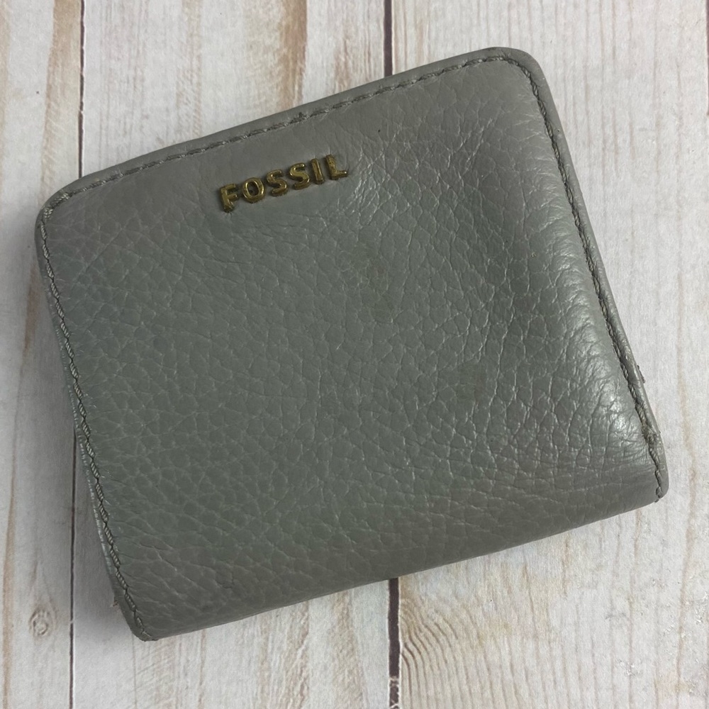 Fossil Women's Gray Madison Bifold Wallet
